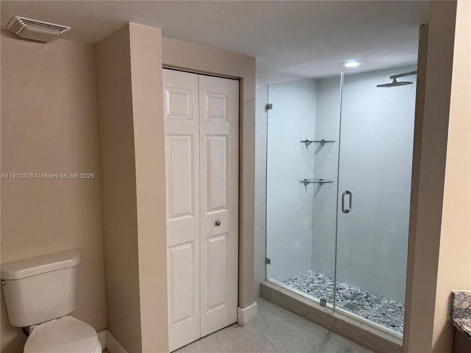 For Sale: $499,000 (2 beds, 2 baths, 1024 Square Feet)
