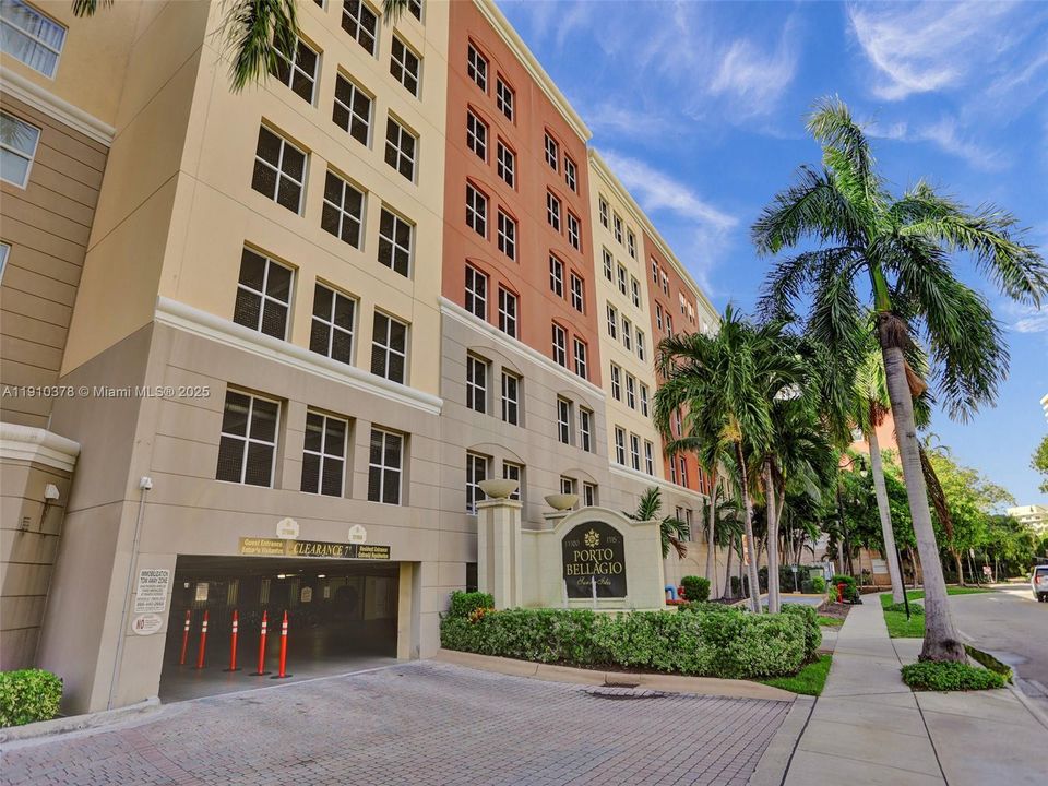 For Sale: $499,000 (2 beds, 2 baths, 1024 Square Feet)
