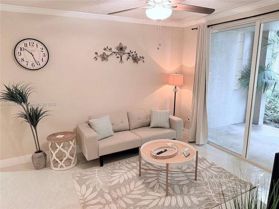 For Sale: $499,000 (2 beds, 2 baths, 1024 Square Feet)
