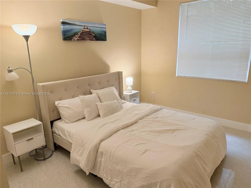 For Sale: $499,000 (2 beds, 2 baths, 1024 Square Feet)