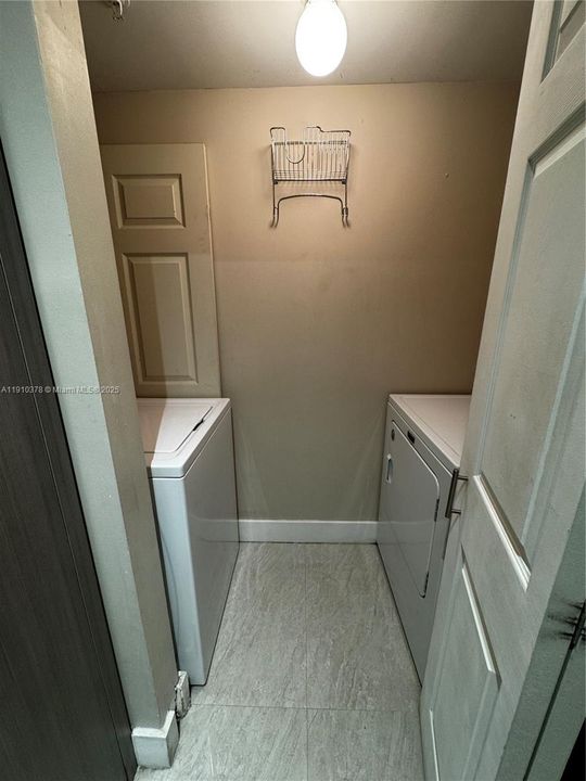 For Sale: $499,000 (2 beds, 2 baths, 1024 Square Feet)