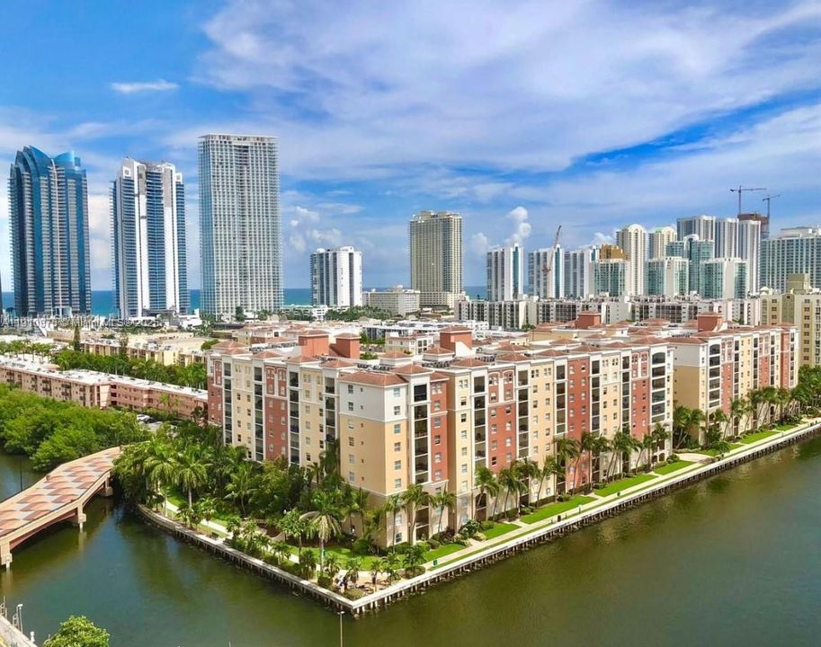 For Sale: $499,000 (2 beds, 2 baths, 1024 Square Feet)