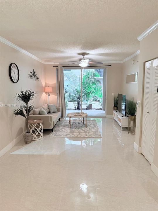 For Sale: $499,000 (2 beds, 2 baths, 1024 Square Feet)