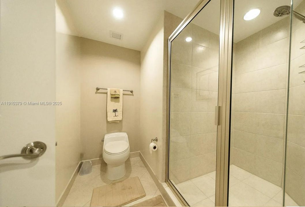 出租: $4,250 (3 贝兹, 3 浴室, 2079 平方英尺)