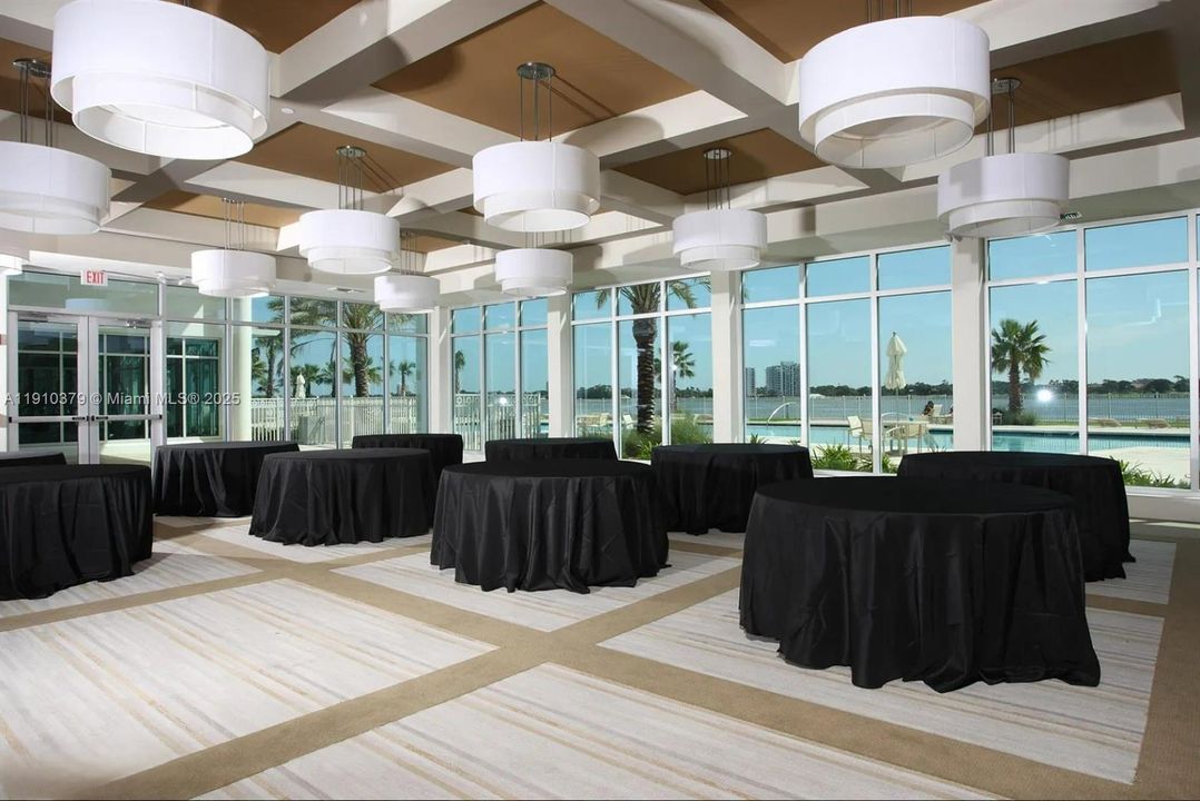 出租: $4,250 (3 贝兹, 3 浴室, 2079 平方英尺)