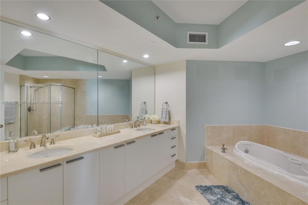 出租: $4,250 (3 贝兹, 3 浴室, 2079 平方英尺)