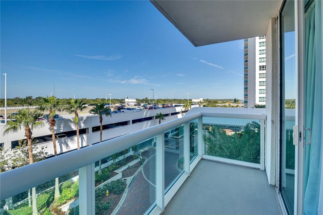 出租: $4,250 (3 贝兹, 3 浴室, 2079 平方英尺)