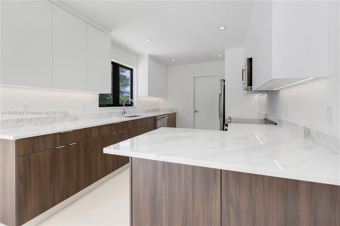 В аренду: $9,200 (4 спален, 3 ванн, 2702 Квадратных фут)