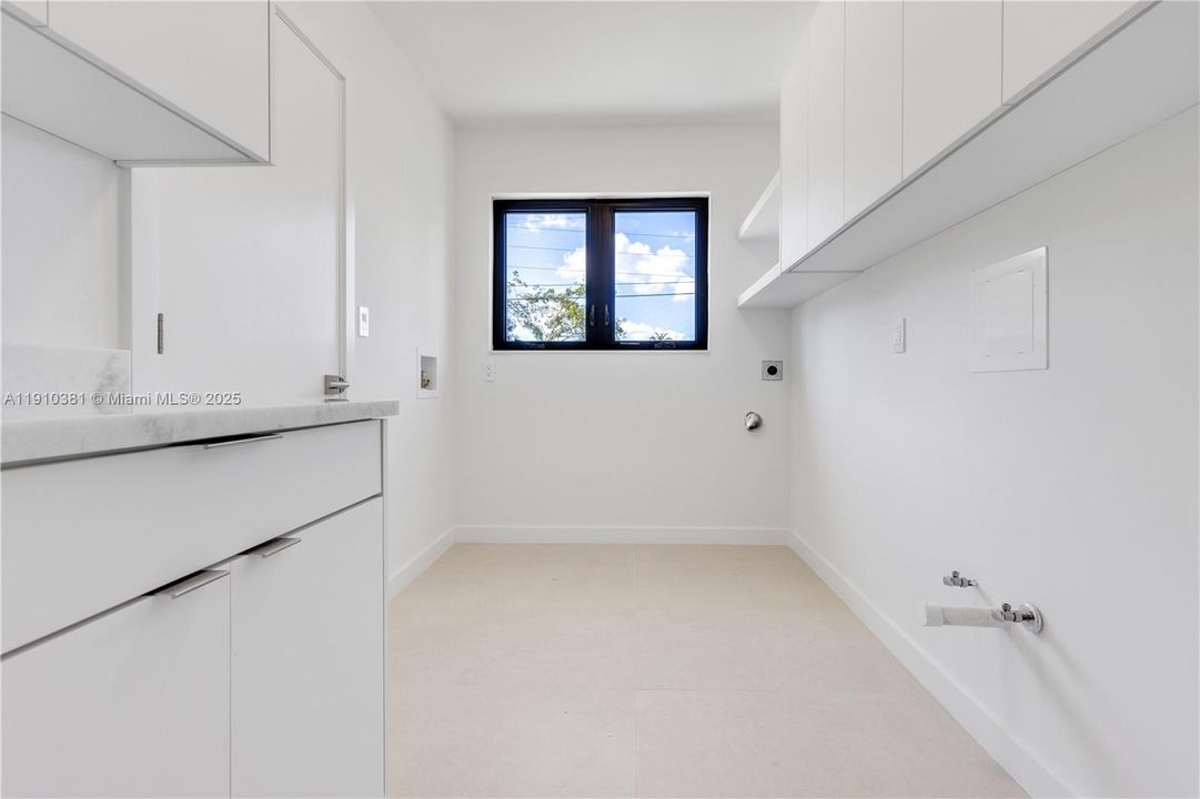 В аренду: $9,200 (4 спален, 3 ванн, 2702 Квадратных фут)