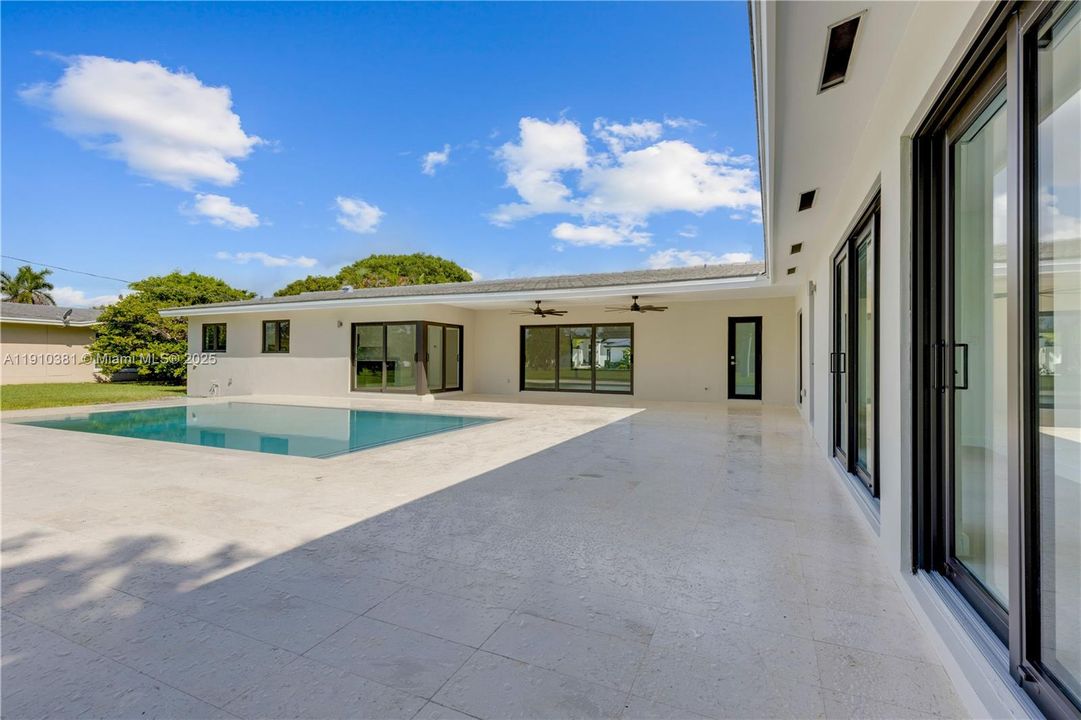 В аренду: $9,200 (4 спален, 3 ванн, 2702 Квадратных фут)