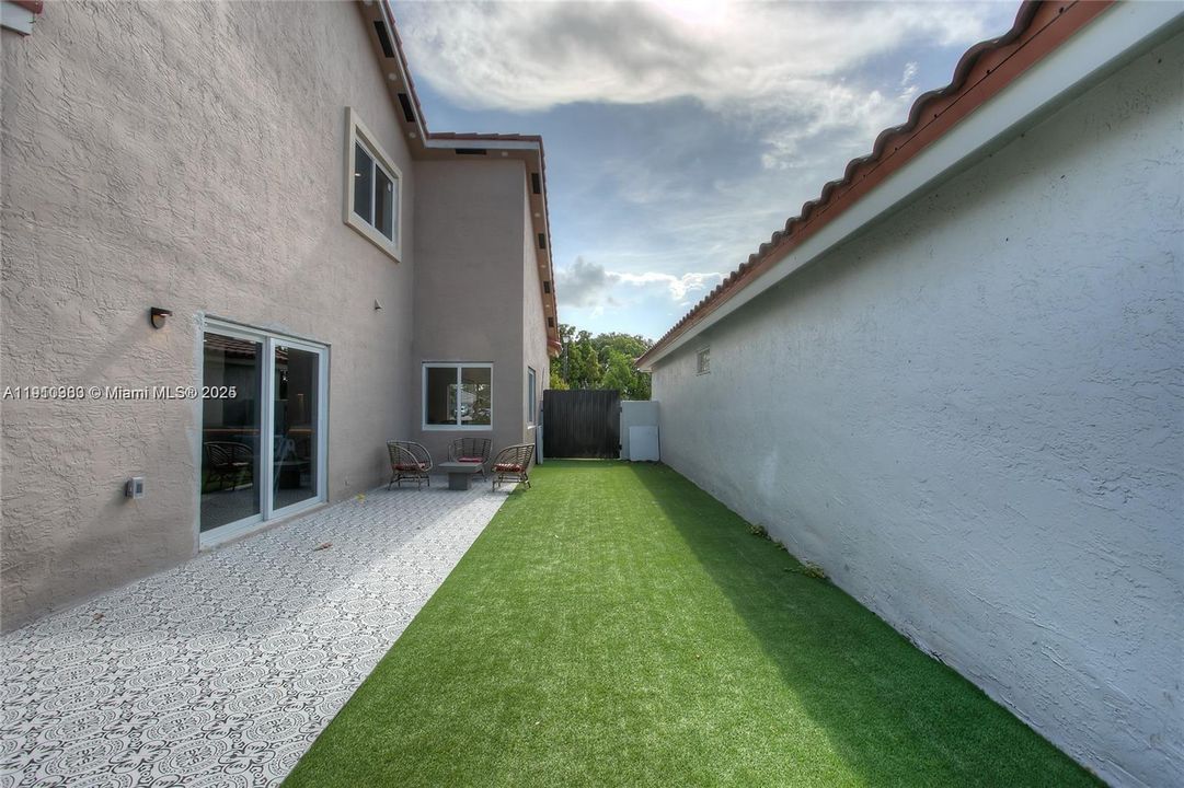 For Sale: $850,000 (3 beds, 2 baths, 2054 Square Feet)