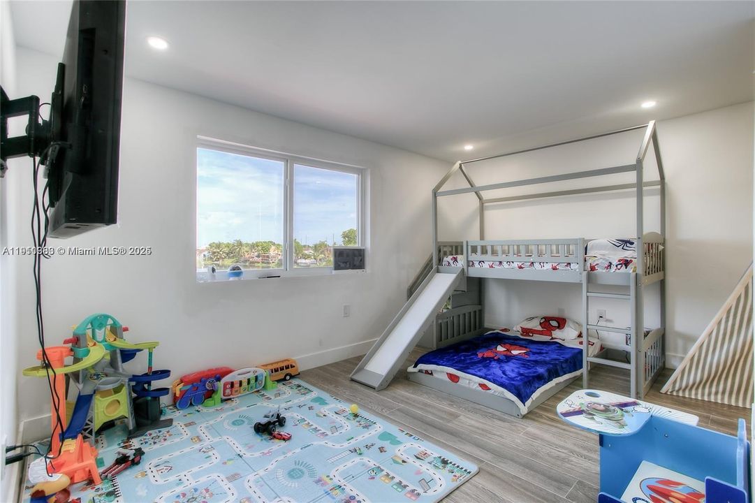 For Sale: $850,000 (3 beds, 2 baths, 2054 Square Feet)