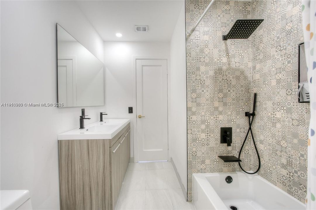 For Sale: $850,000 (3 beds, 2 baths, 2054 Square Feet)