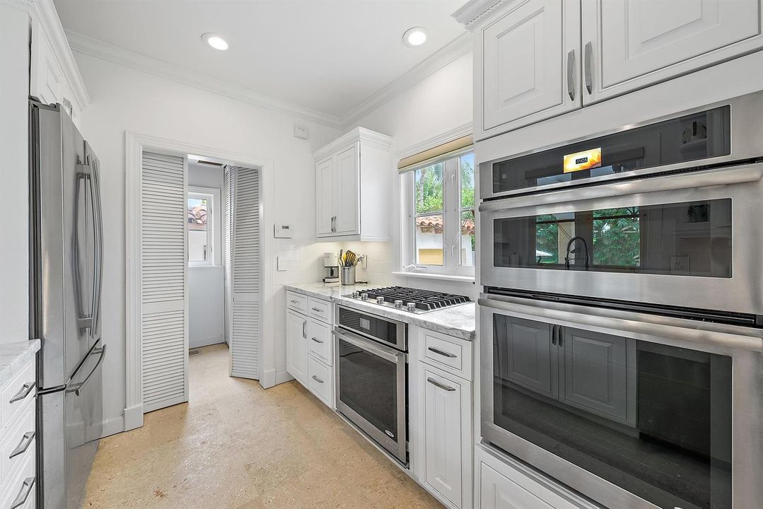 325 Seaspray Avenue-12