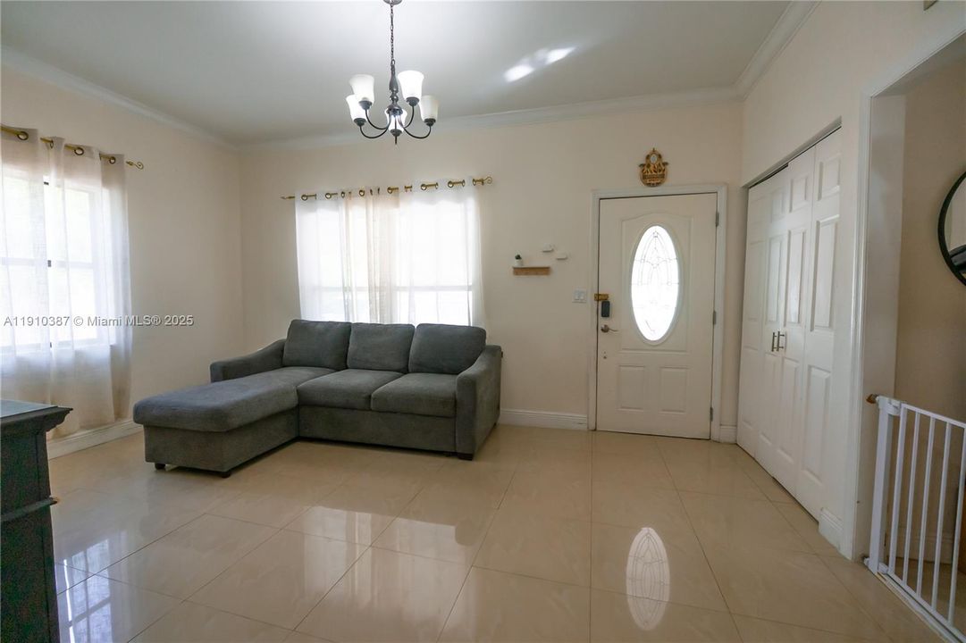 Active With Contract: $415,000 (2 beds, 1 baths, 1356 Square Feet)