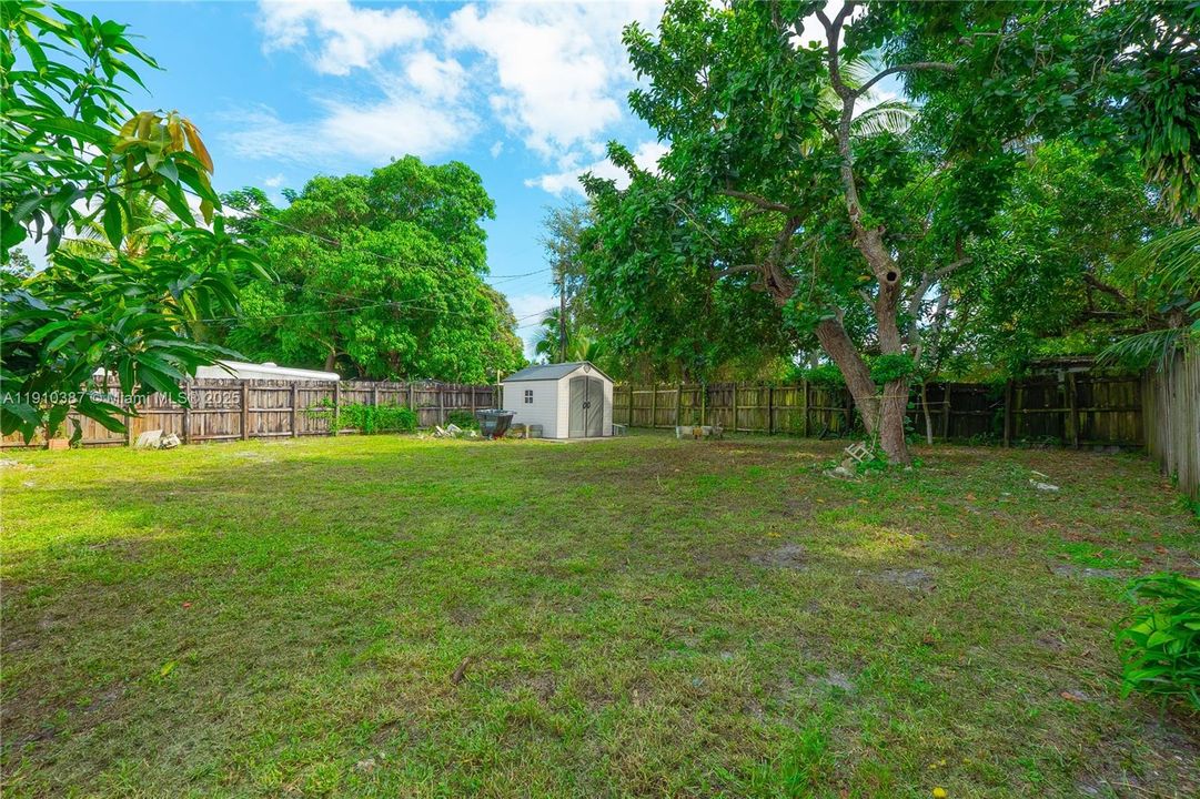 Active With Contract: $415,000 (2 beds, 1 baths, 1356 Square Feet)