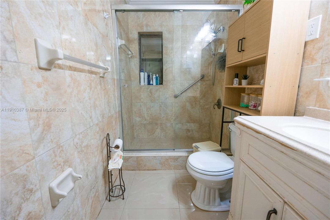 Active With Contract: $415,000 (2 beds, 1 baths, 1356 Square Feet)