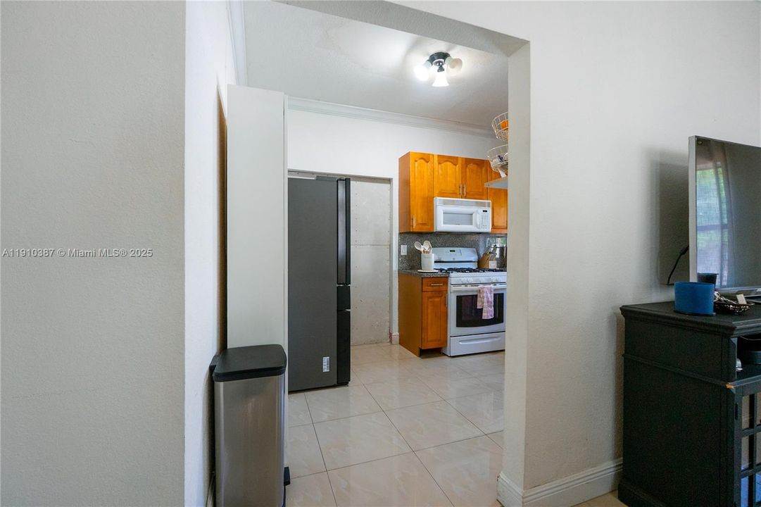 Active With Contract: $415,000 (2 beds, 1 baths, 1356 Square Feet)