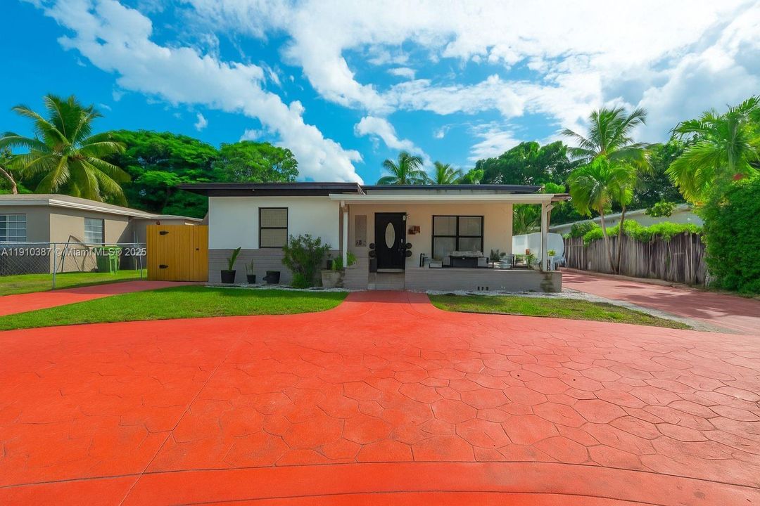 Active With Contract: $415,000 (2 beds, 1 baths, 1356 Square Feet)