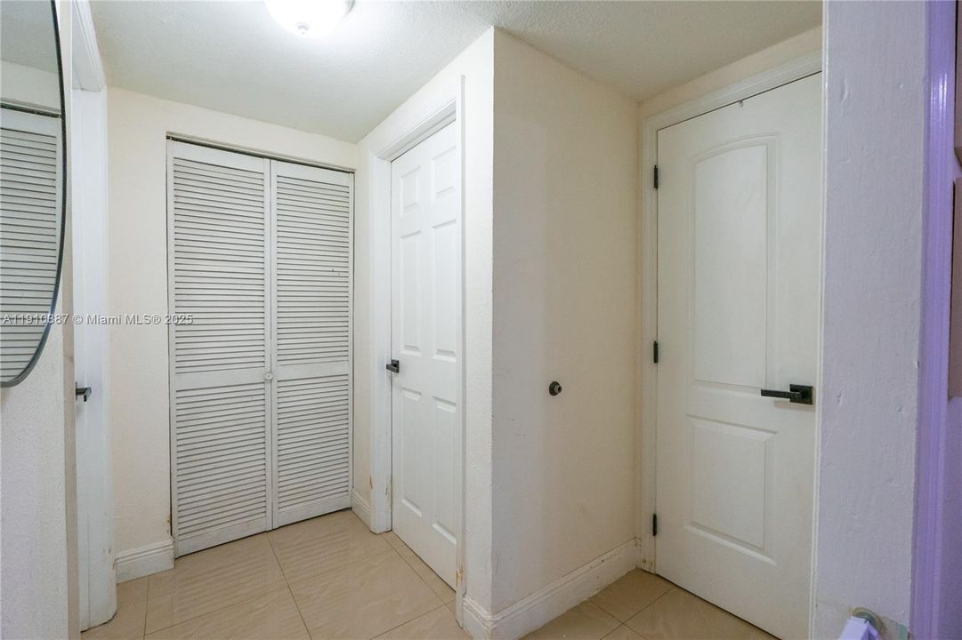 Active With Contract: $415,000 (2 beds, 1 baths, 1356 Square Feet)