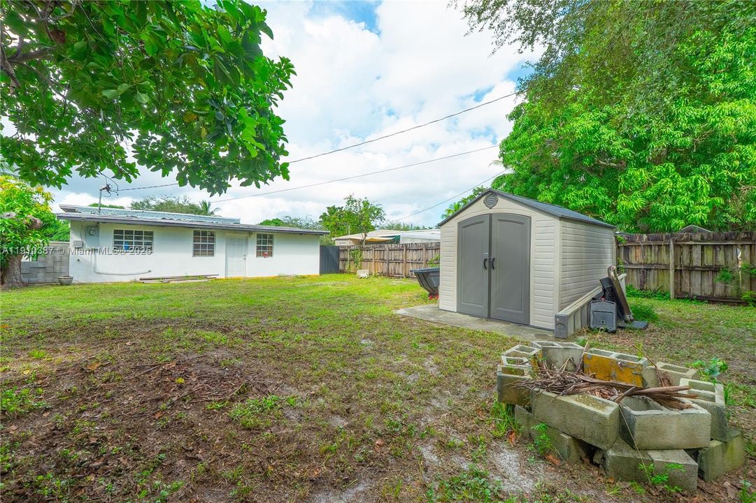 Active With Contract: $415,000 (2 beds, 1 baths, 1356 Square Feet)