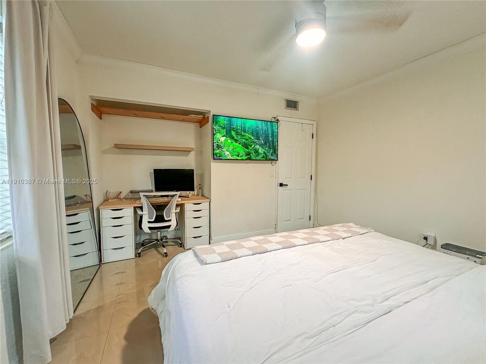 Active With Contract: $415,000 (2 beds, 1 baths, 1356 Square Feet)