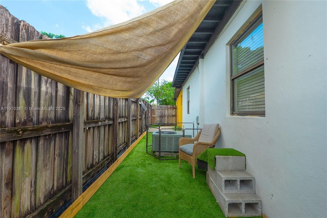 Active With Contract: $415,000 (2 beds, 1 baths, 1356 Square Feet)