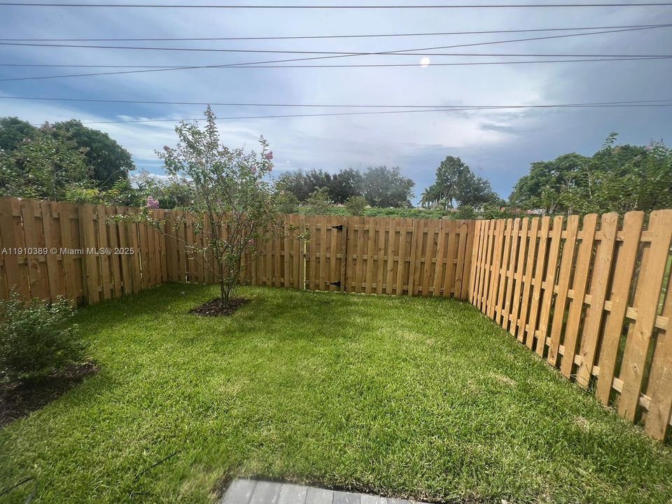 For Rent: $3,500 (3 beds, 2 baths, 1706 Square Feet)