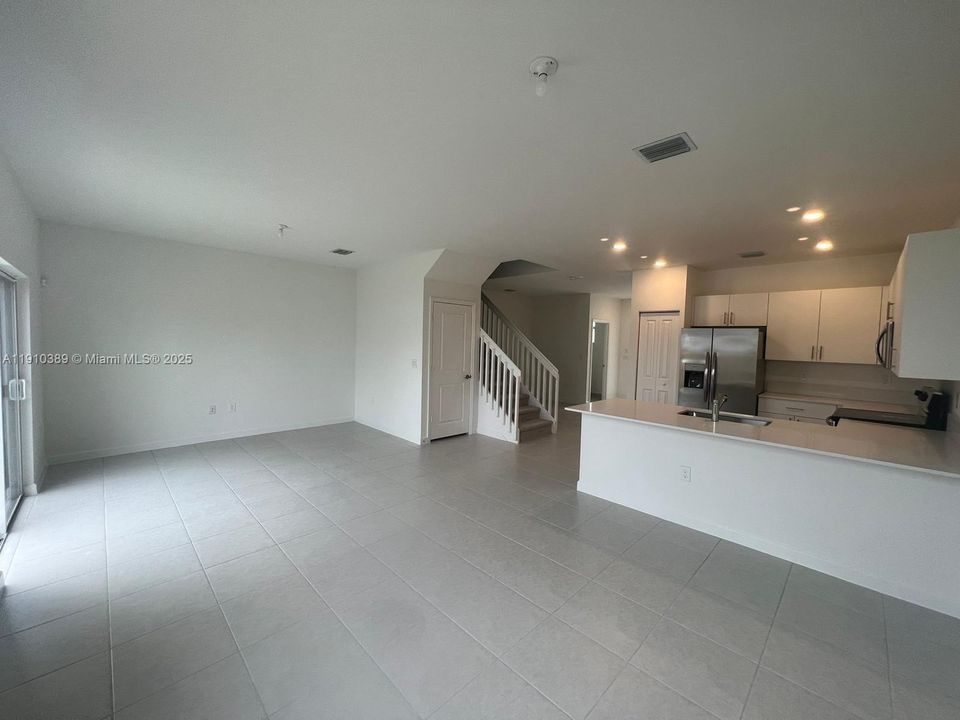 For Rent: $3,500 (3 beds, 2 baths, 1706 Square Feet)