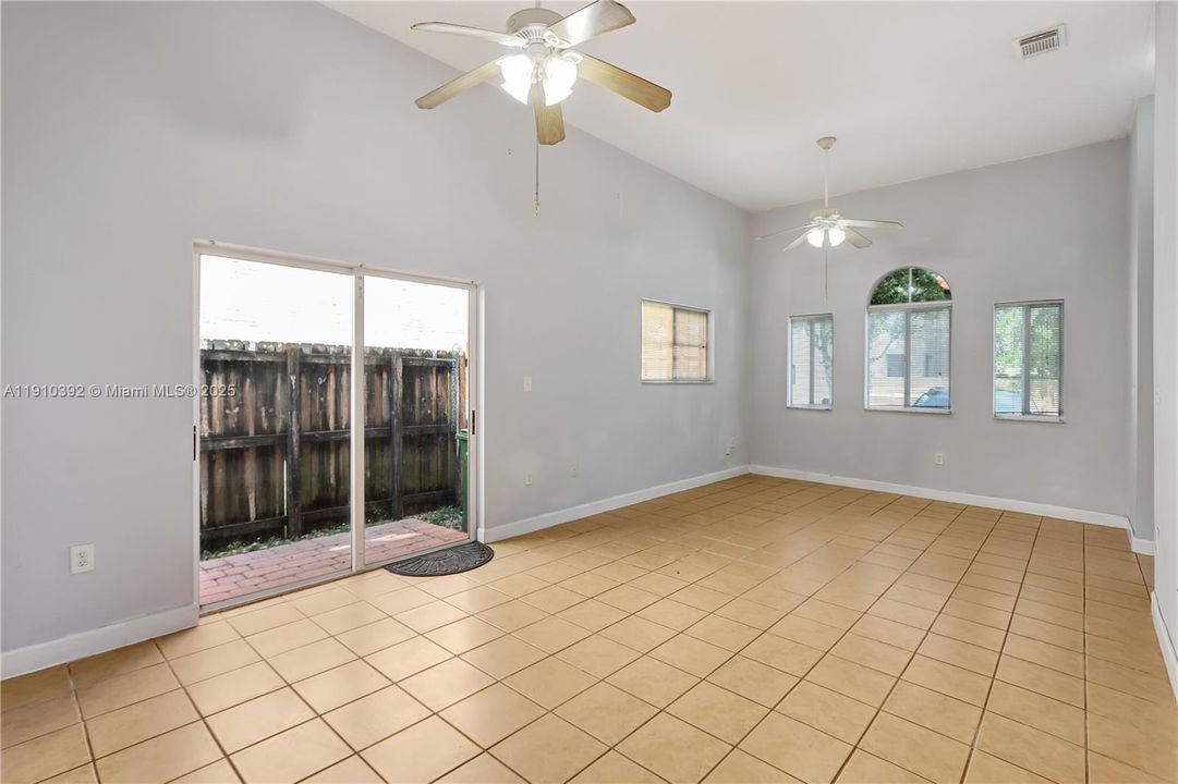 На продажу: $400,000 (3 спален, 2 ванн, 1200 Квадратных фут)