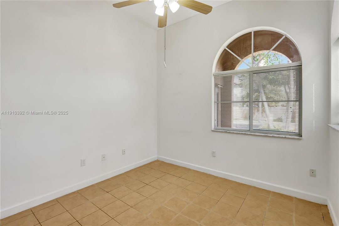 На продажу: $400,000 (3 спален, 2 ванн, 1200 Квадратных фут)