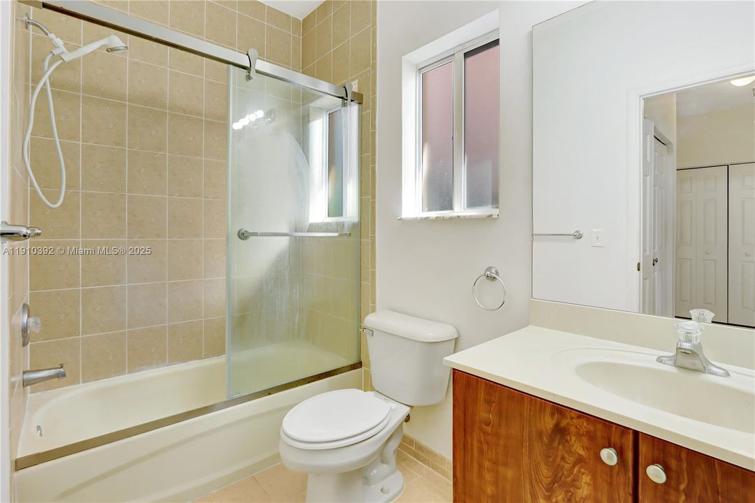 На продажу: $400,000 (3 спален, 2 ванн, 1200 Квадратных фут)