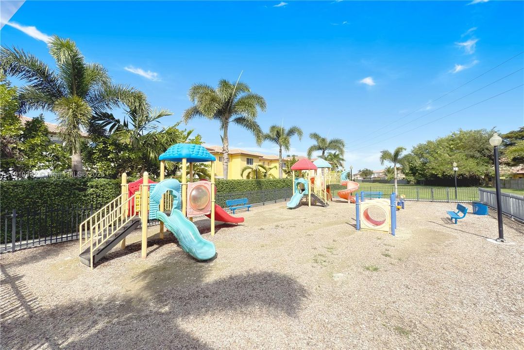 На продажу: $400,000 (3 спален, 2 ванн, 1200 Квадратных фут)