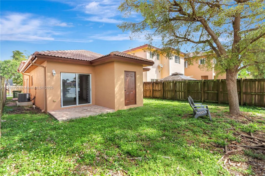 На продажу: $400,000 (3 спален, 2 ванн, 1200 Квадратных фут)