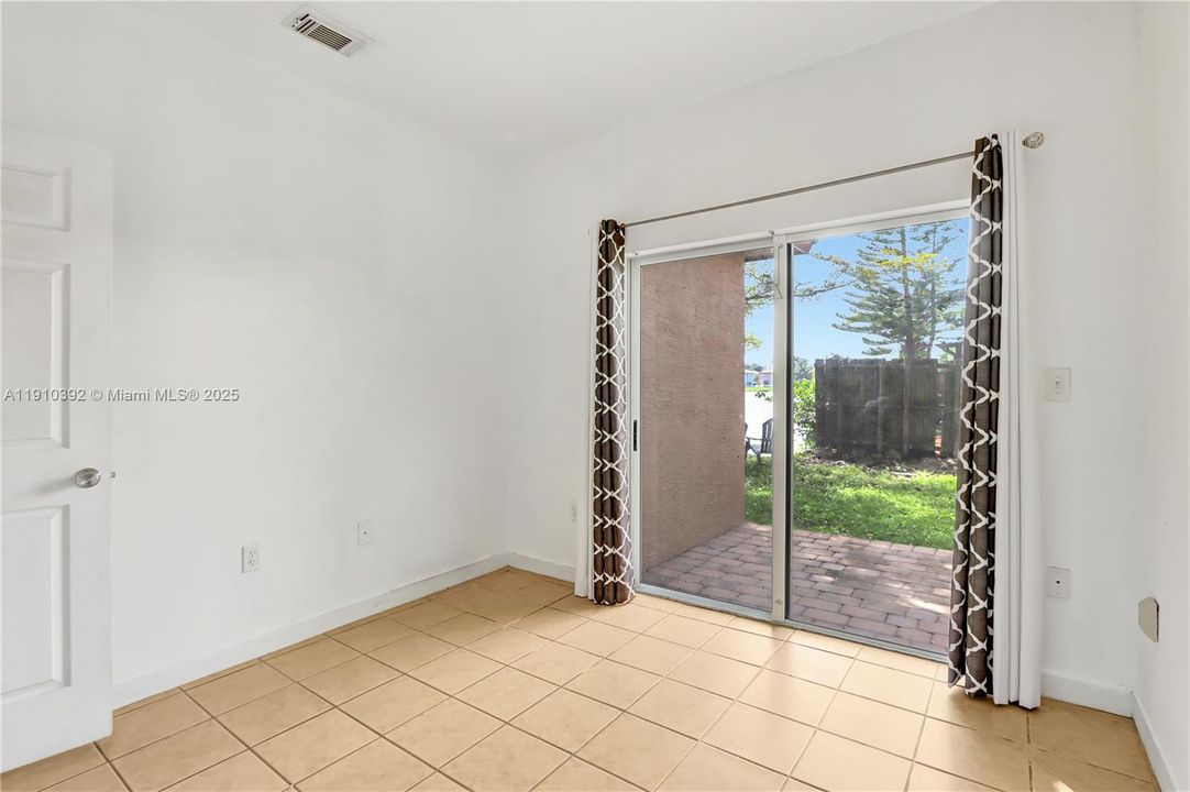 На продажу: $400,000 (3 спален, 2 ванн, 1200 Квадратных фут)