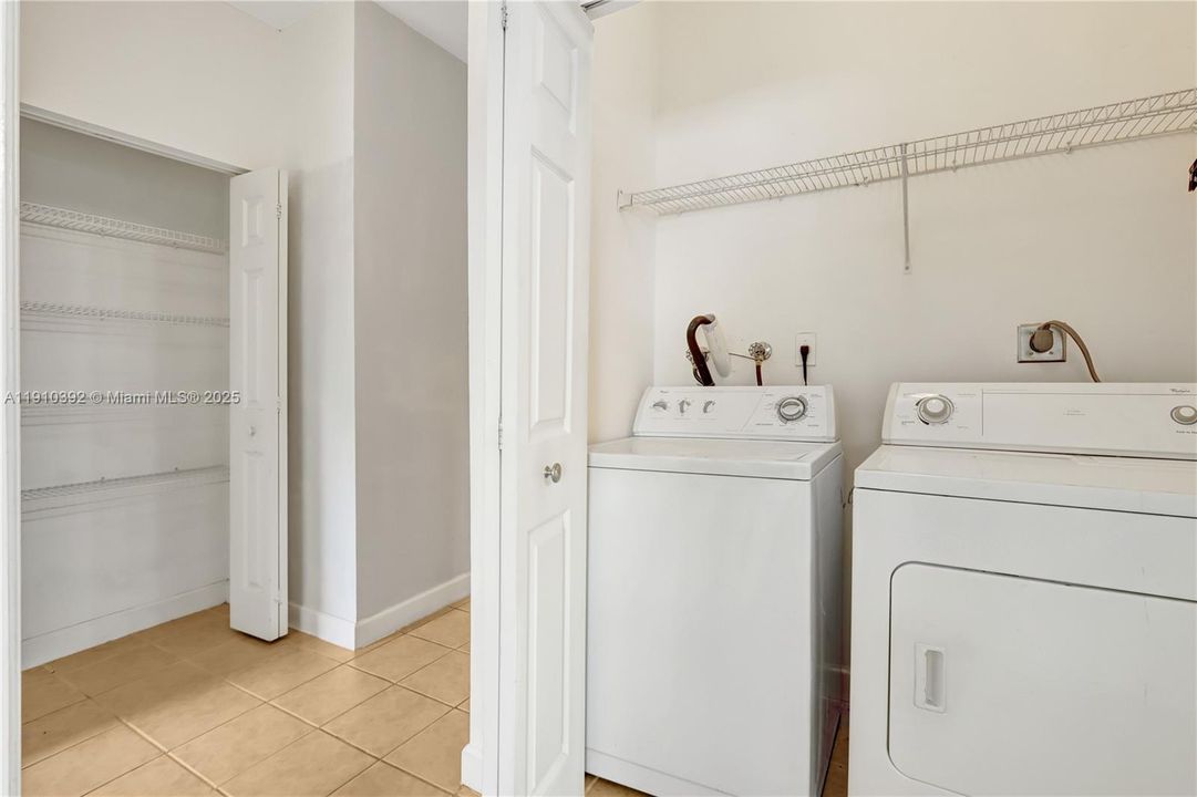 На продажу: $400,000 (3 спален, 2 ванн, 1200 Квадратных фут)