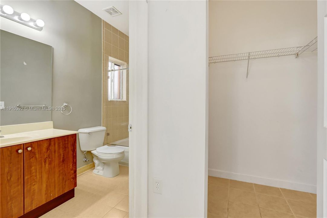 На продажу: $400,000 (3 спален, 2 ванн, 1200 Квадратных фут)