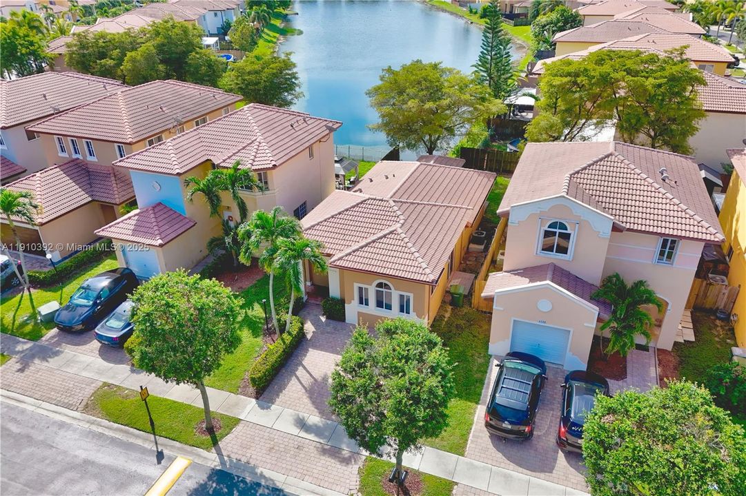 На продажу: $400,000 (3 спален, 2 ванн, 1200 Квадратных фут)