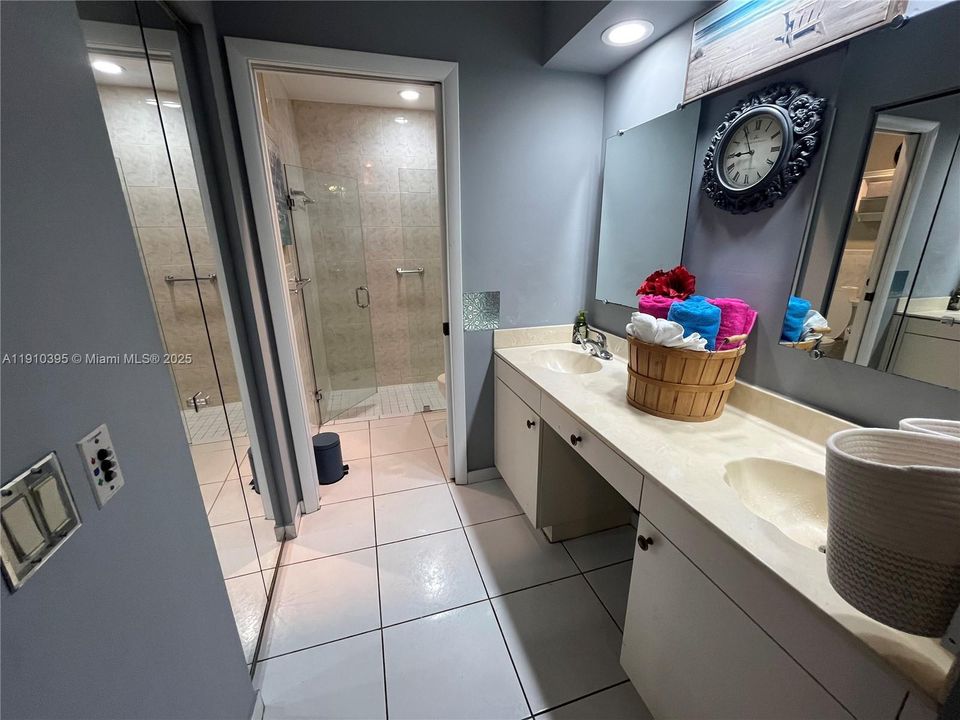 For Sale: $569,999 (3 beds, 2 baths, 1296 Square Feet)