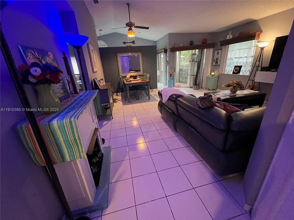 For Sale: $569,999 (3 beds, 2 baths, 1296 Square Feet)