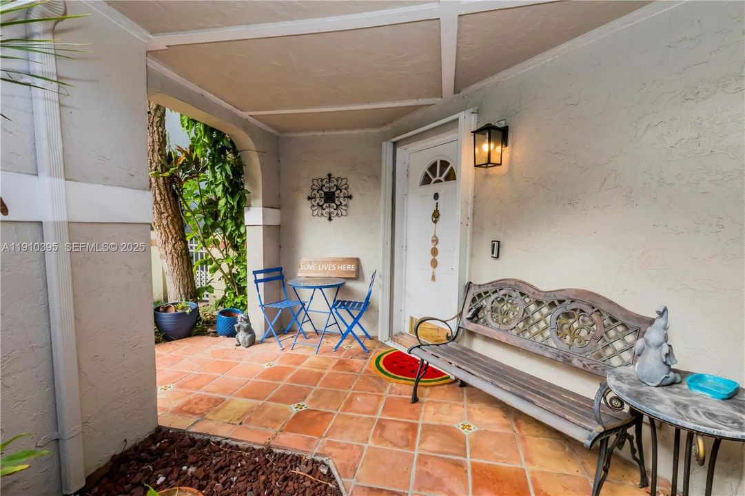 На продажу: $569,999 (3 спален, 2 ванн, 1296 Квадратных фут)