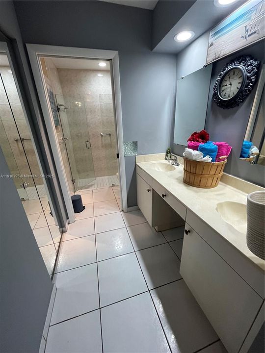 For Sale: $569,999 (3 beds, 2 baths, 1296 Square Feet)