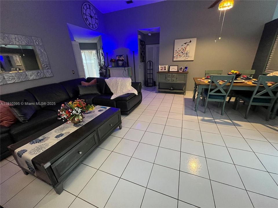 For Sale: $569,999 (3 beds, 2 baths, 1296 Square Feet)