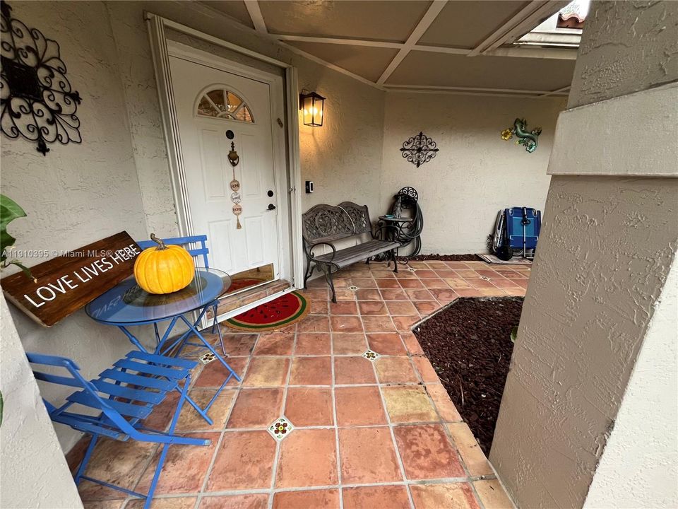 For Sale: $569,999 (3 beds, 2 baths, 1296 Square Feet)