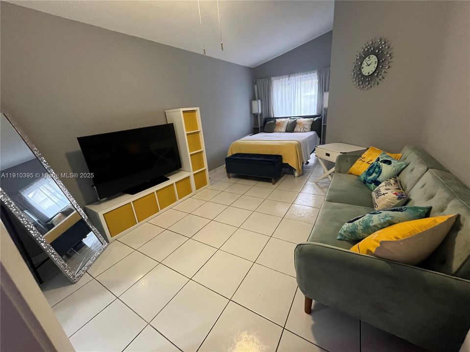 For Sale: $569,999 (3 beds, 2 baths, 1296 Square Feet)