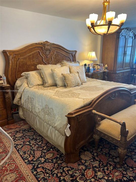 For Sale: $1,195,000 (2 beds, 2 baths, 1299 Square Feet)