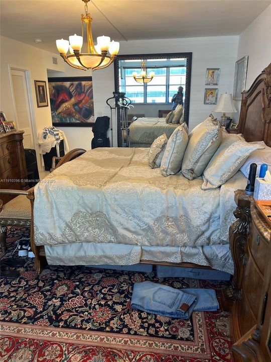 For Sale: $1,195,000 (2 beds, 2 baths, 1299 Square Feet)