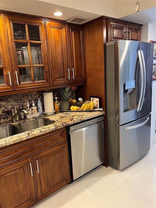 For Sale: $1,195,000 (2 beds, 2 baths, 1299 Square Feet)