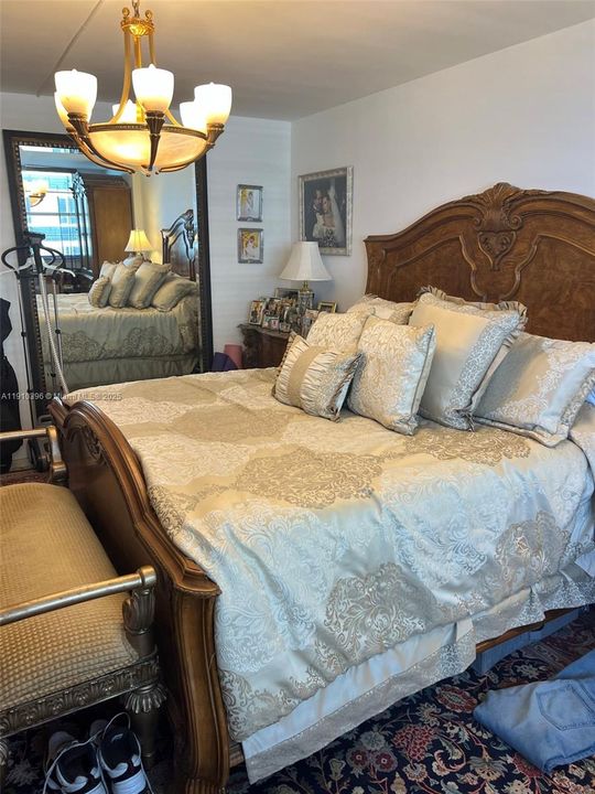 For Sale: $1,195,000 (2 beds, 2 baths, 1299 Square Feet)