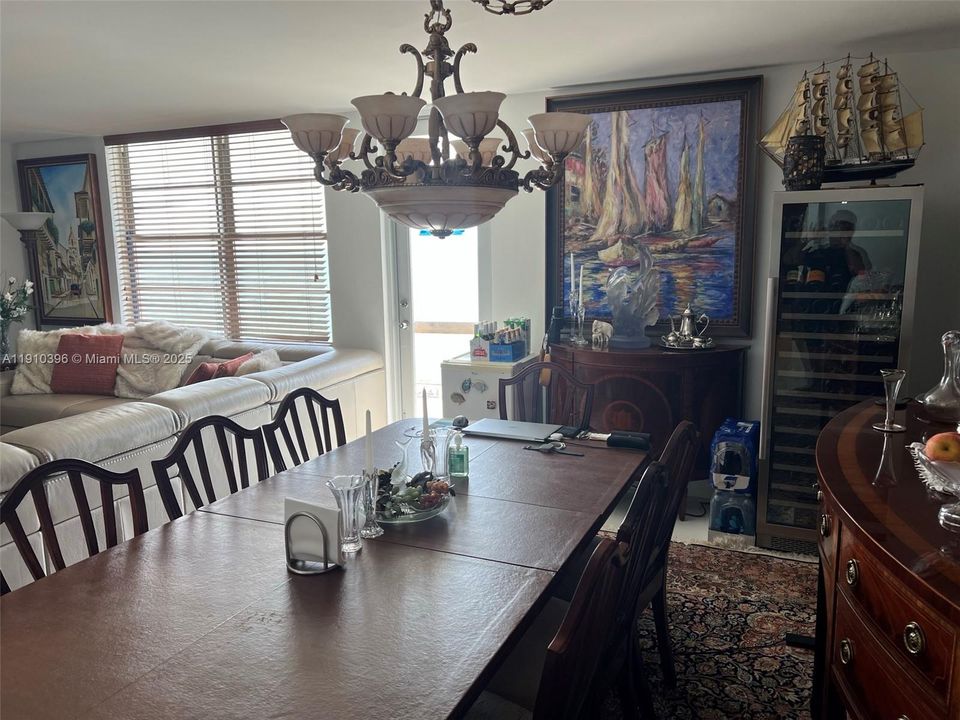 For Sale: $1,195,000 (2 beds, 2 baths, 1299 Square Feet)